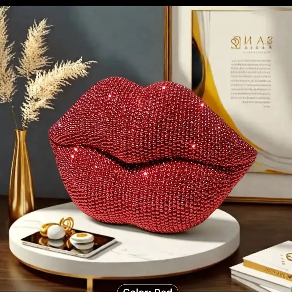 Glamorous Red Lip-Shaped Crystal resin  Decor